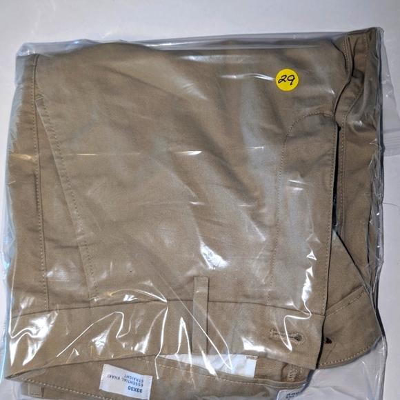 GAP Essential Khaki Pants – Straight Leg – 33x30 – Excellent Used Condition - Picture 7 of 7